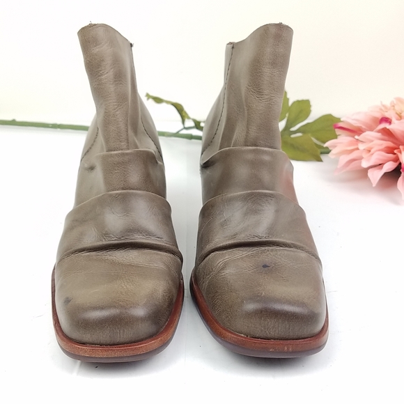 Kork-Ease Dark Taupe 'Kissel' Boot
Sz 7 - Picture 5 of 8